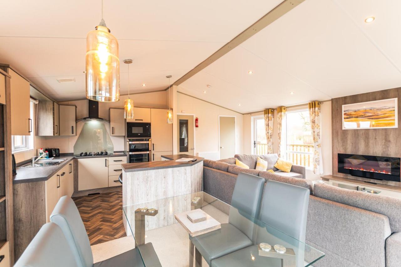 Springwell With Hot Tub Lodge Malton