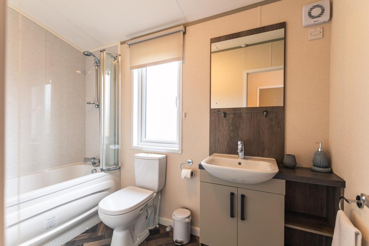 Springwell With Hot Tub Lodge *